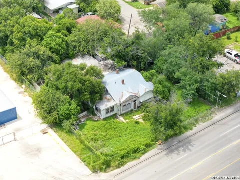 555 W Main St