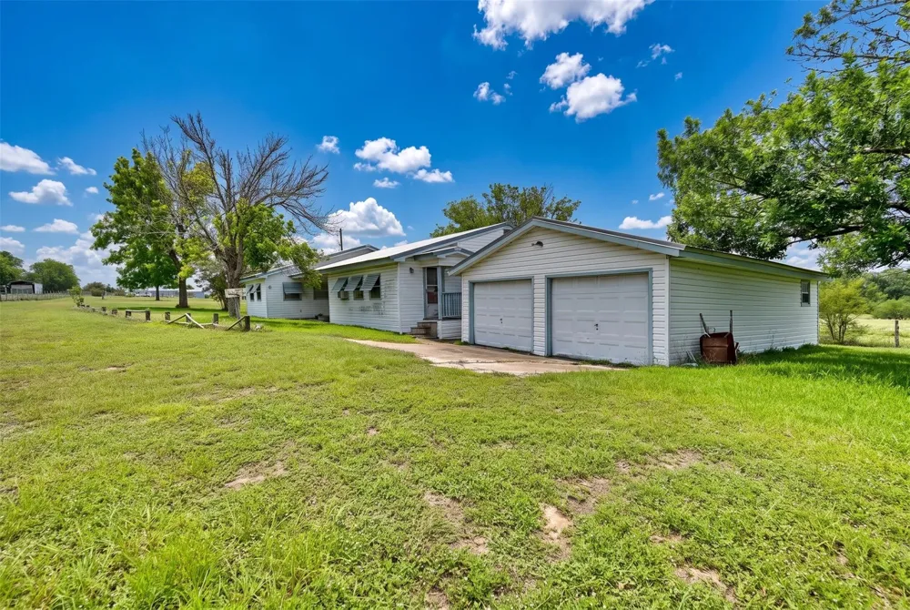 20525 Pickens Road Washington, TX 77880