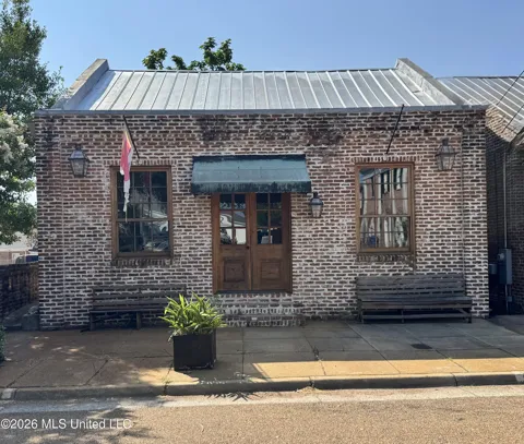 207 S Commerce Street