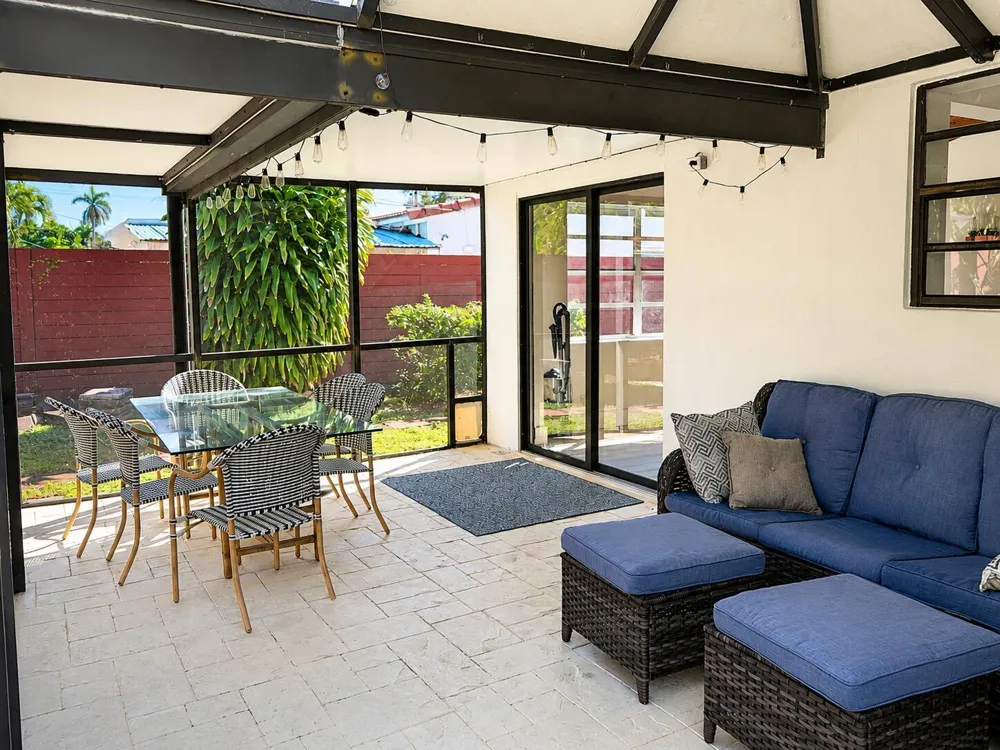 819 NE 2ND COURT Hallandale Beach, FL 33009