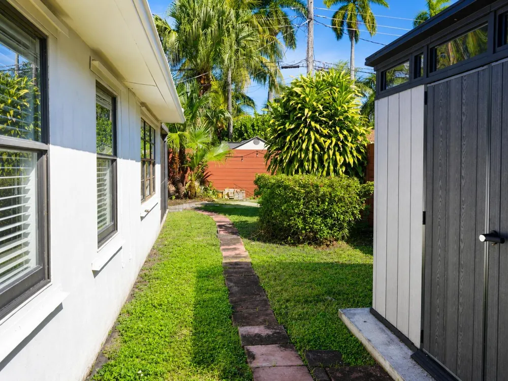 819 NE 2ND COURT Hallandale Beach, FL 33009
