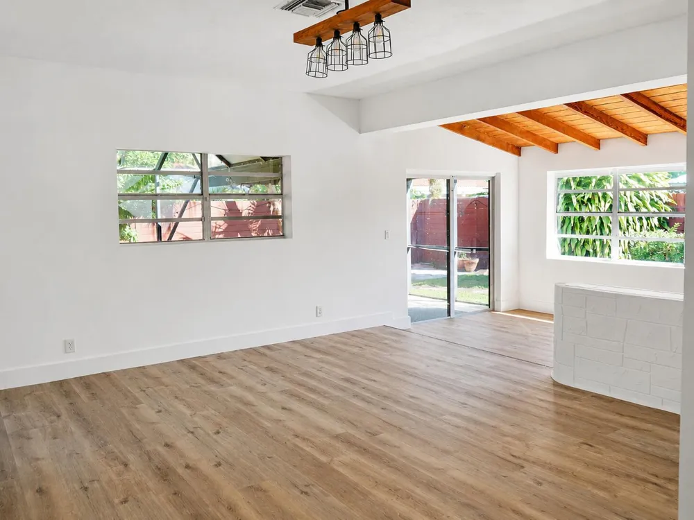 819 NE 2ND COURT Hallandale Beach, FL 33009