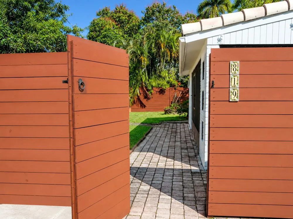819 NE 2ND COURT Hallandale Beach, FL 33009