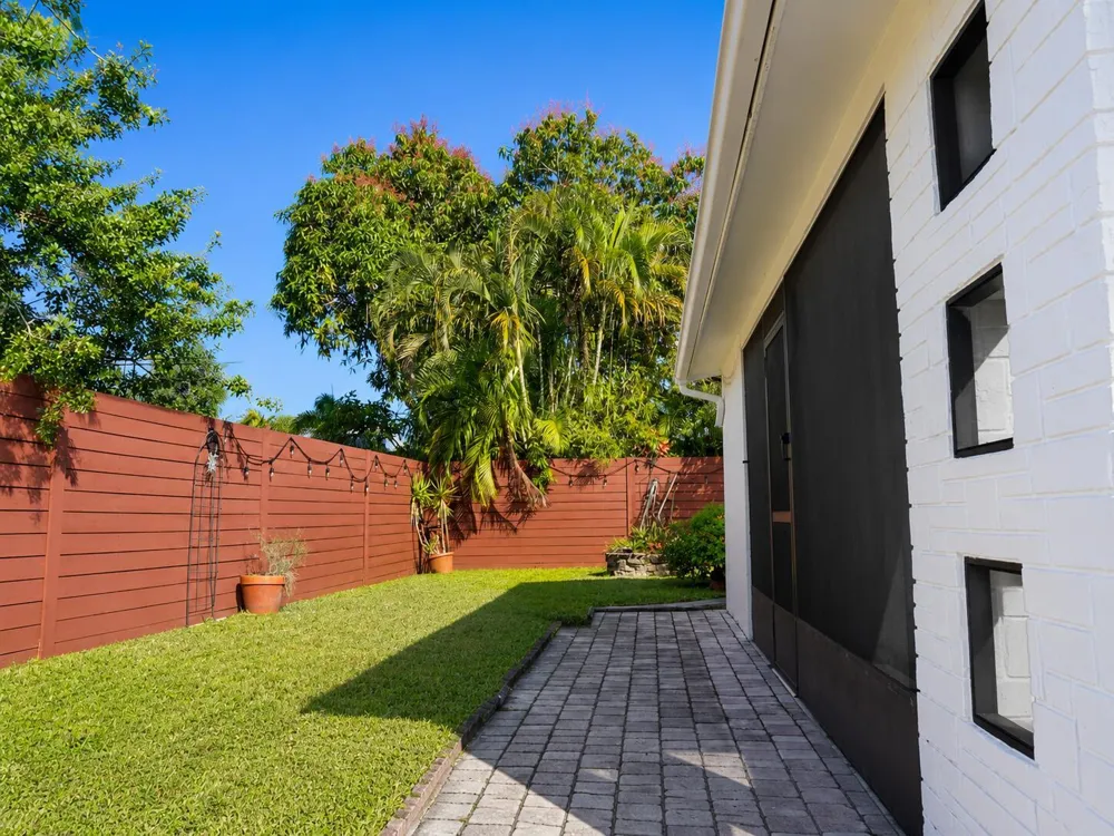 819 NE 2ND COURT Hallandale Beach, FL 33009