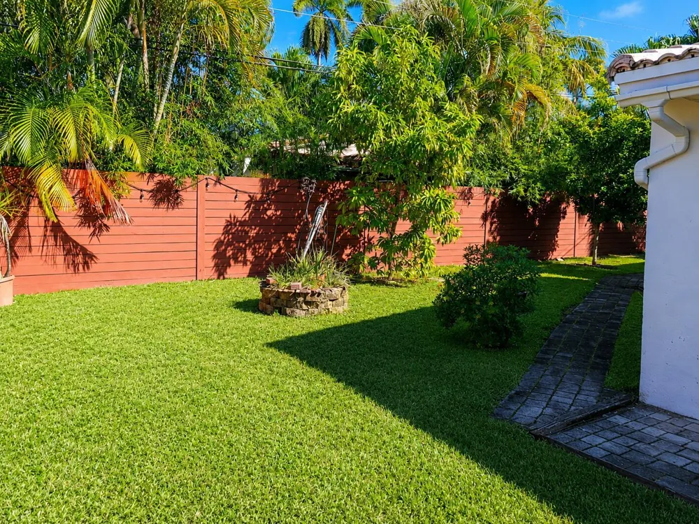 819 NE 2ND COURT Hallandale Beach, FL 33009