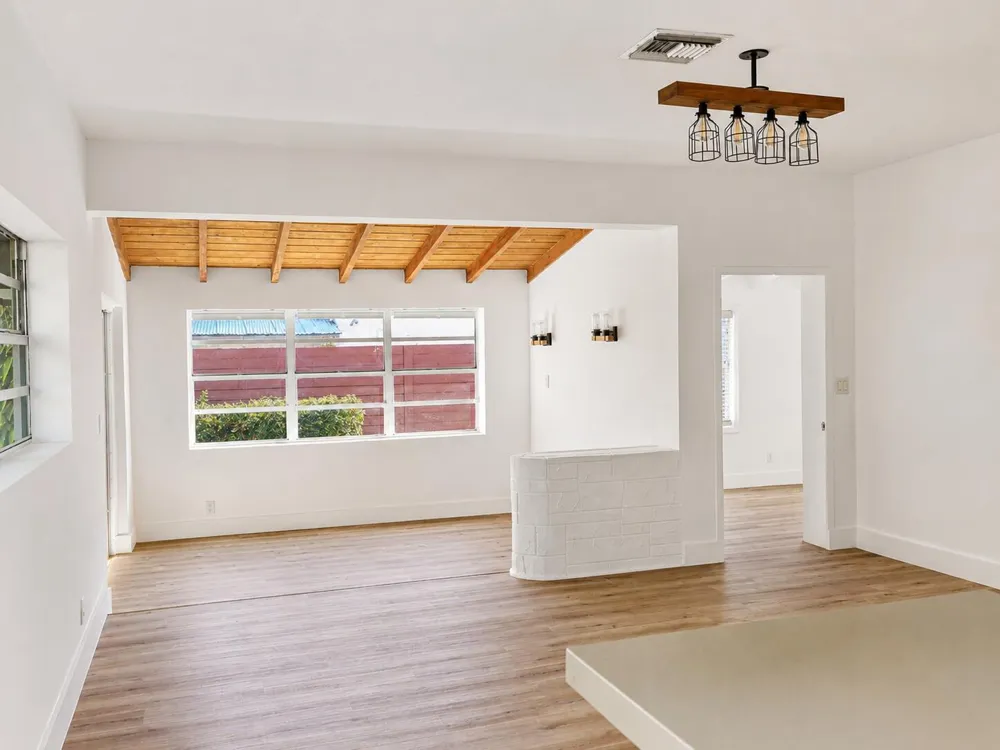 819 NE 2ND COURT Hallandale Beach, FL 33009
