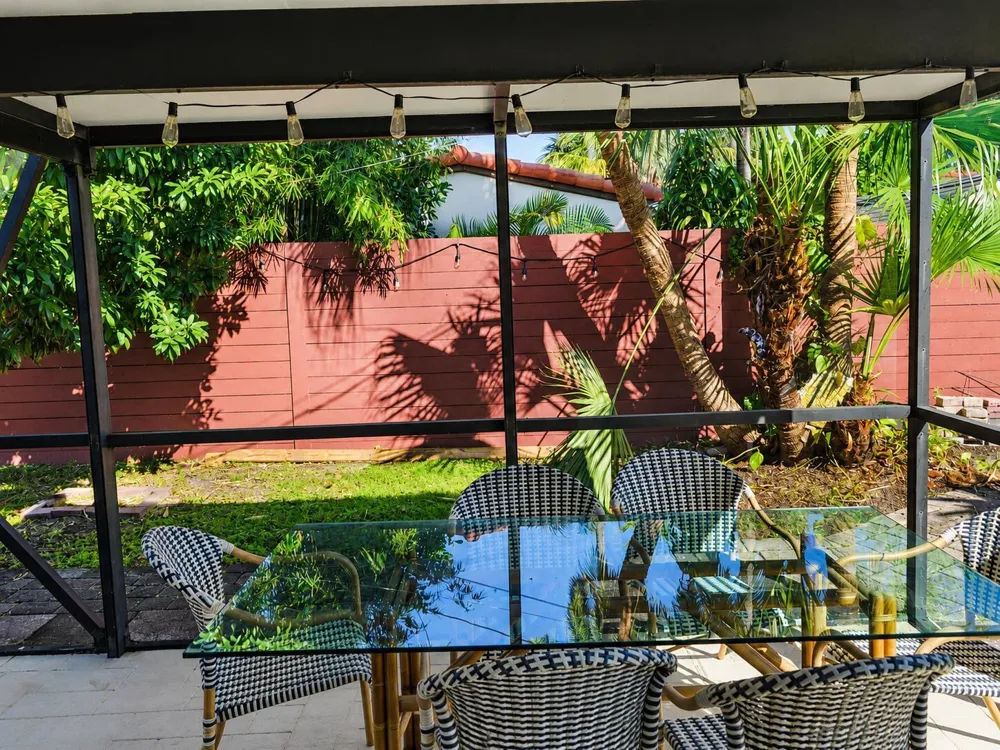 819 NE 2ND COURT Hallandale Beach, FL 33009