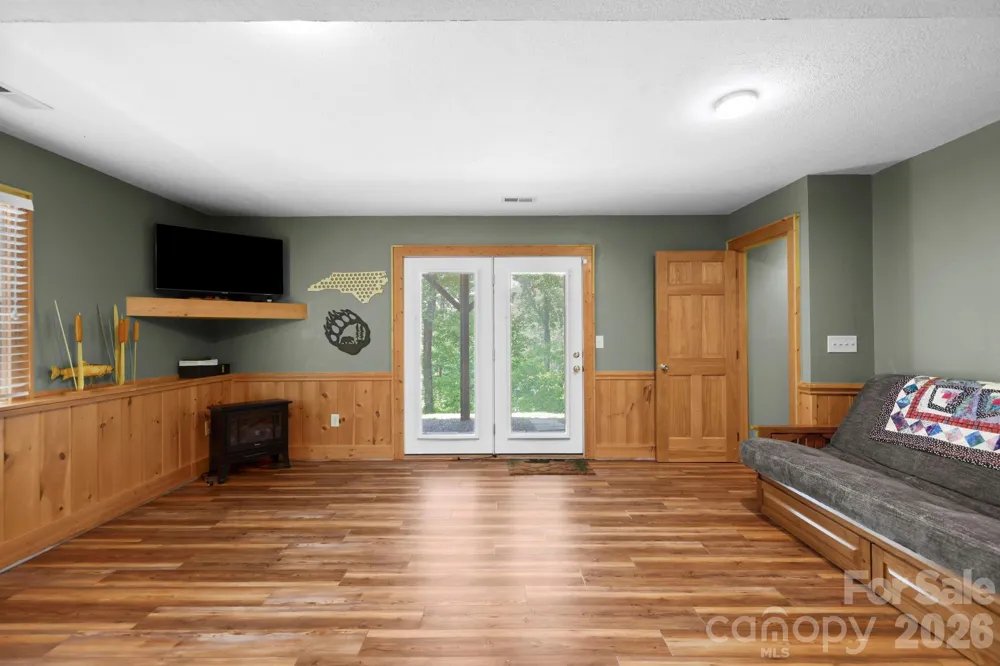394 Hickory Drive Waynesville, NC 28786