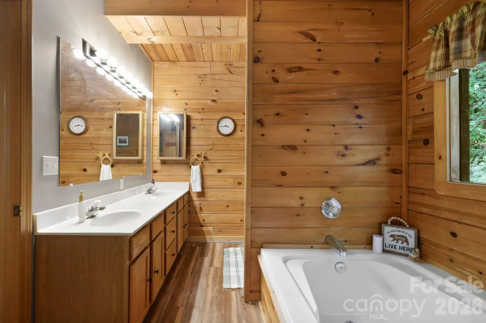 394 Hickory Drive Waynesville, NC 28786