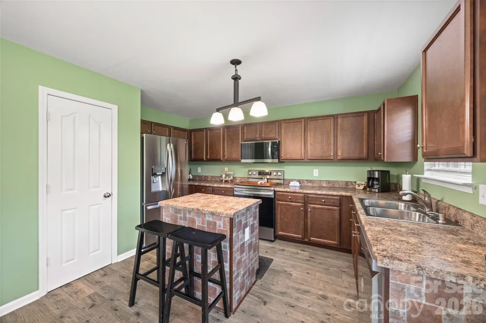 1772 Eastway Drive Dallas, NC 28034