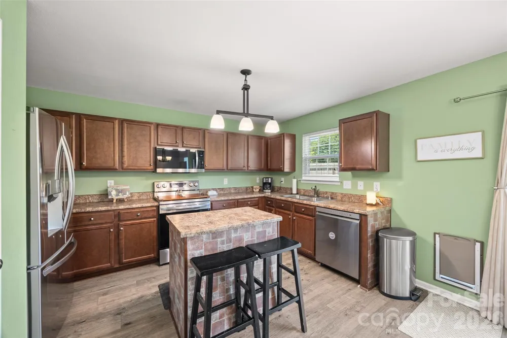 1772 Eastway Drive Dallas, NC 28034