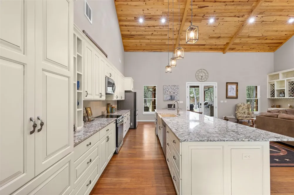 6944 County Road 132 Somerville, TX 77879