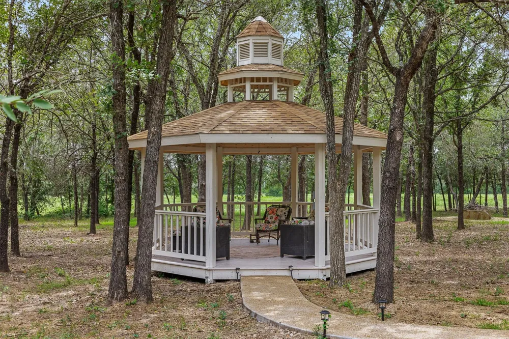 6944 County Road 132 Somerville, TX 77879