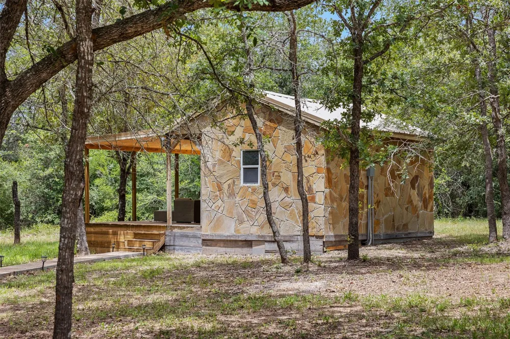6944 County Road 132 Somerville, TX 77879