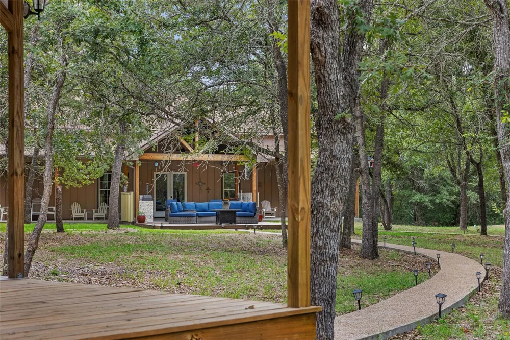 6944 County Road 132 Somerville, TX 77879