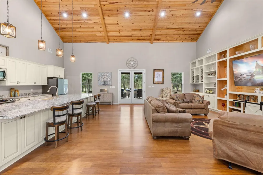 6944 County Road 132 Somerville, TX 77879