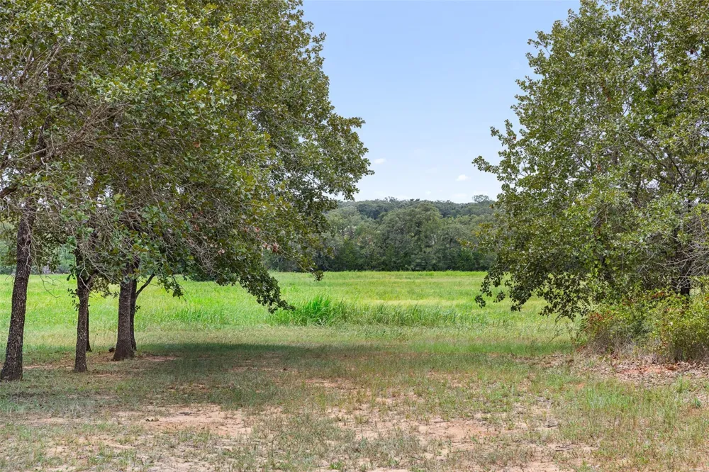 6944 County Road 132 Somerville, TX 77879