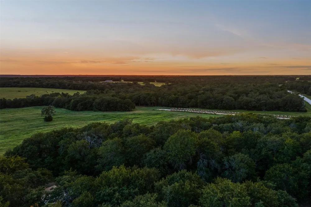 6944 County Road 132 Somerville, TX 77879
