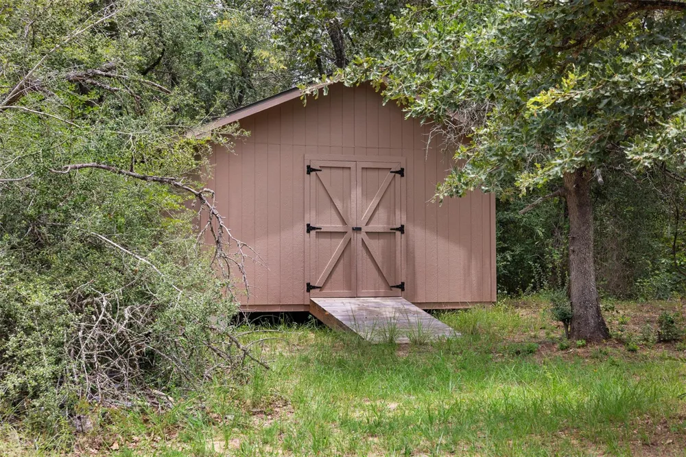 6944 County Road 132 Somerville, TX 77879