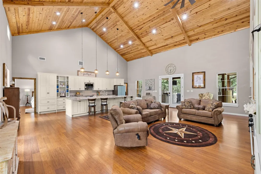 6944 County Road 132 Somerville, TX 77879