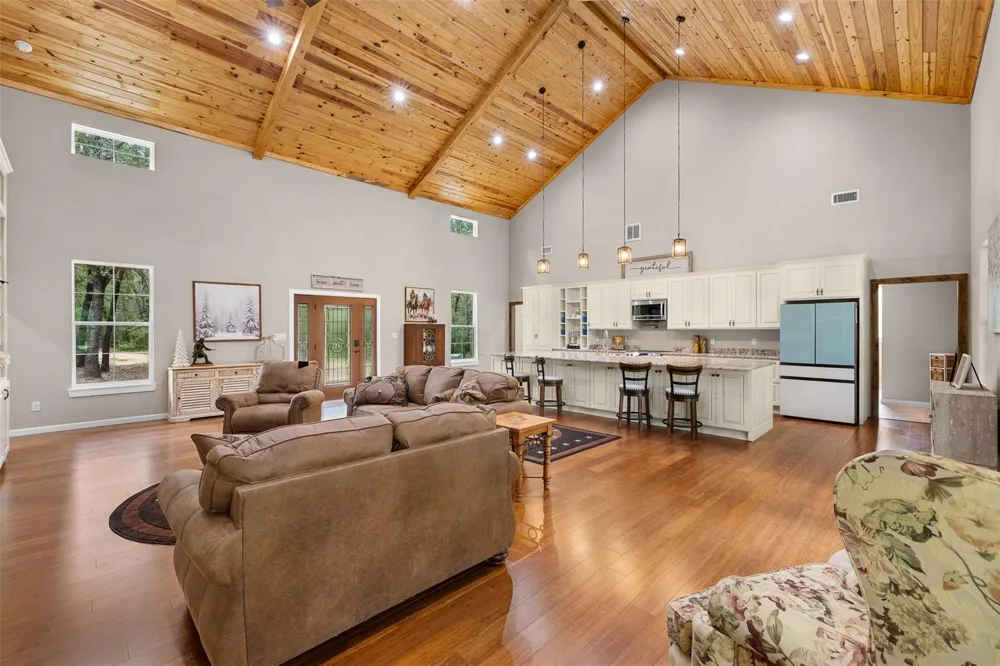 6944 County Road 132 Somerville, TX 77879