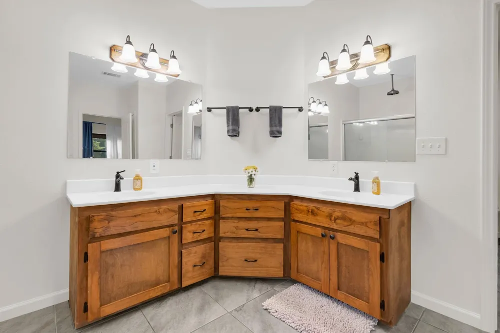 35 Rose Hill Court Huntsville, TX 77320