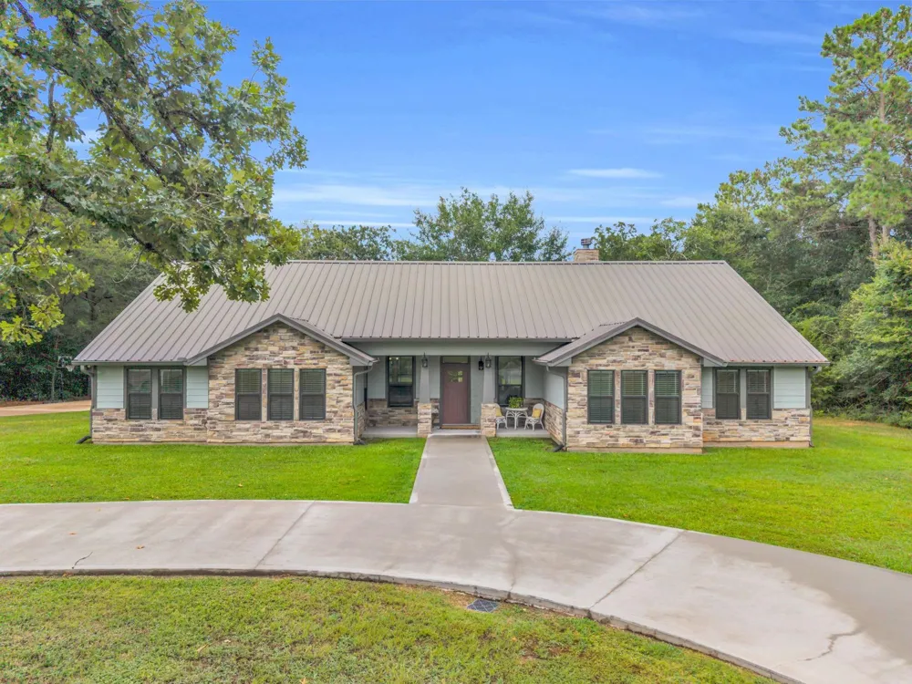 35 Rose Hill Court Huntsville, TX 77320
