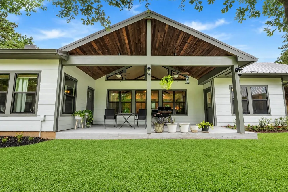 35 Rose Hill Court Huntsville, TX 77320