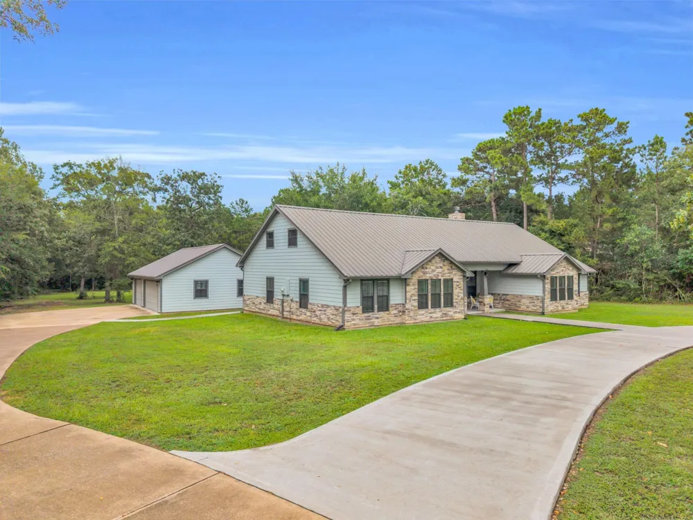 35 Rose Hill Court Huntsville, TX 77320