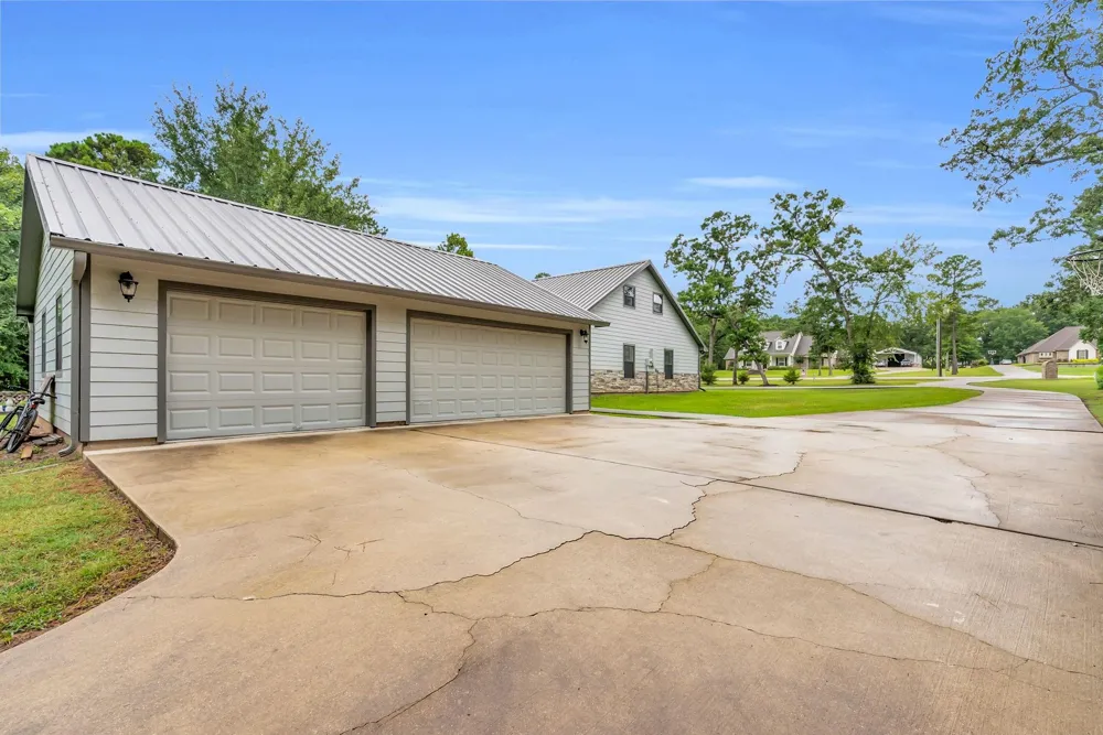 35 Rose Hill Court Huntsville, TX 77320