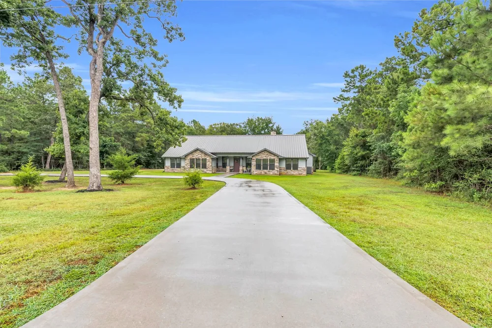 35 Rose Hill Court Huntsville, TX 77320