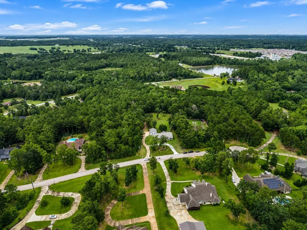 35 Rose Hill Court Huntsville, TX 77320