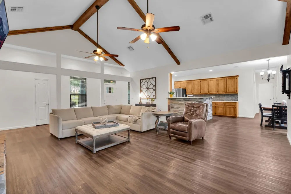 35 Rose Hill Court Huntsville, TX 77320