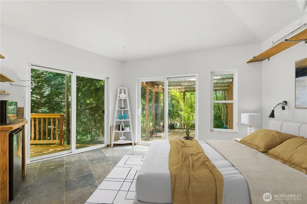 16524 35th Avenue NE Lake Forest Park, WA 98155