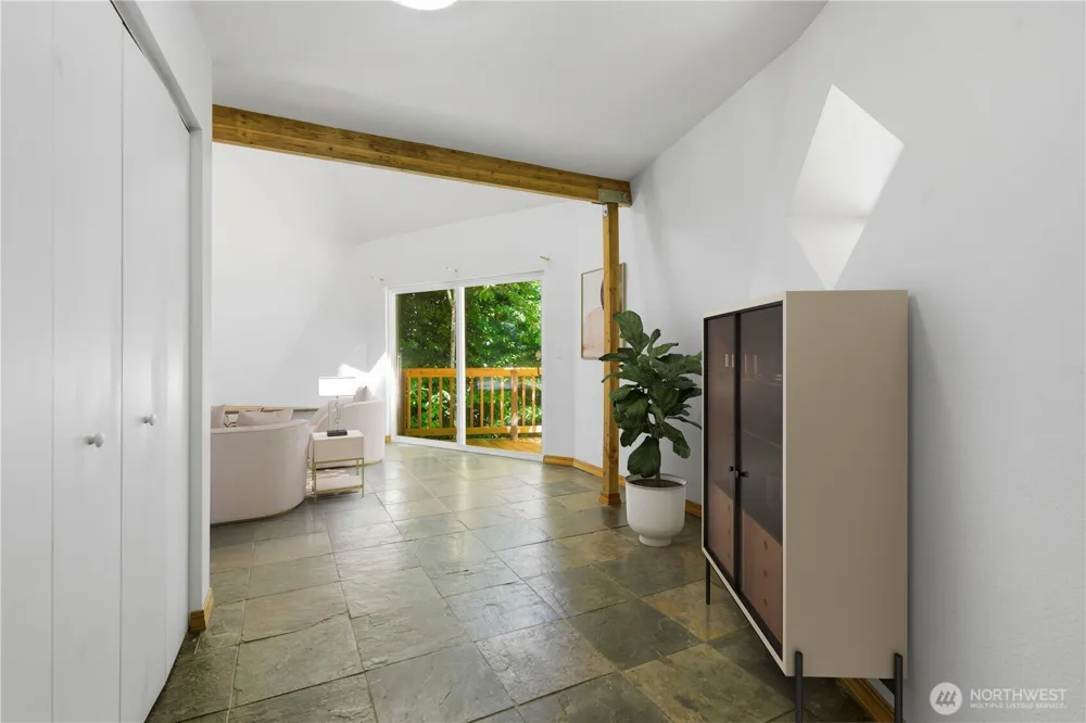 16524 35th Avenue NE Lake Forest Park, WA 98155
