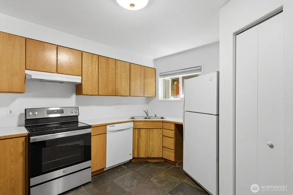16524 35th Avenue NE Lake Forest Park, WA 98155
