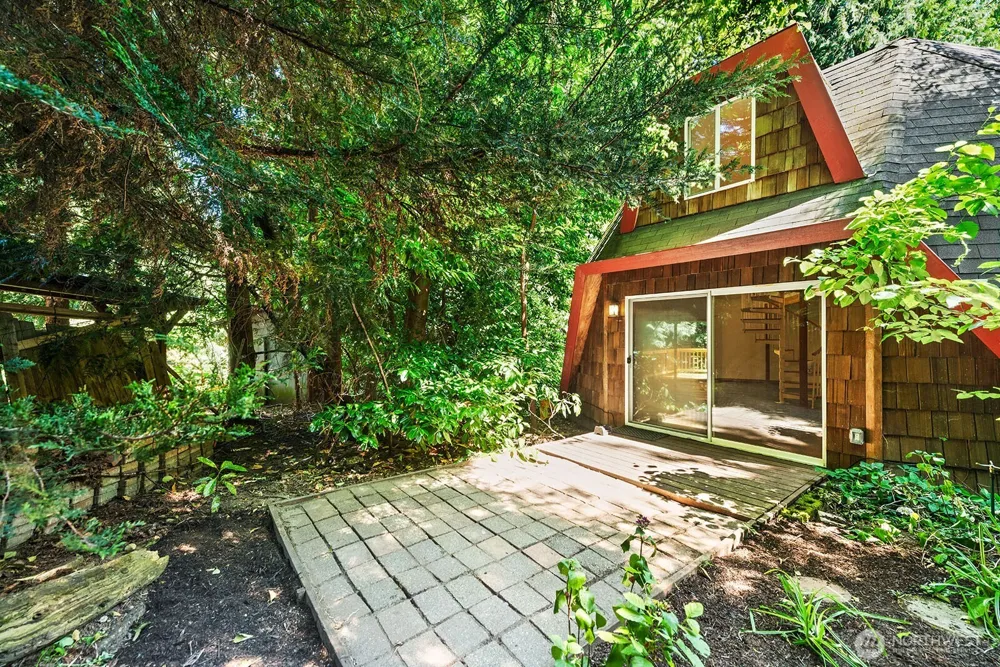 16524 35th Avenue NE Lake Forest Park, WA 98155