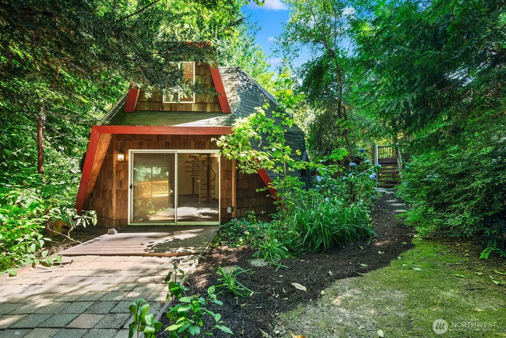 16524 35th Avenue NE Lake Forest Park, WA 98155