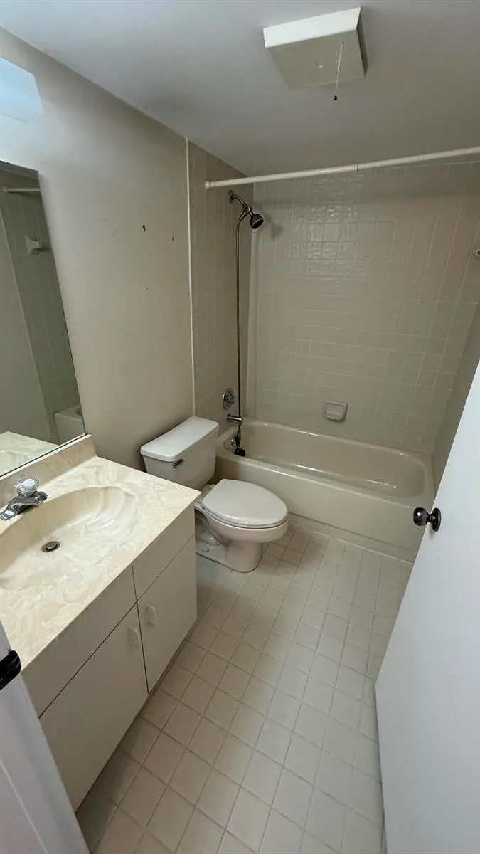 2334 S Cypress Bend Drive #802 Pompano Beach, FL 33069