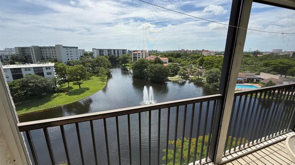 2334 S Cypress Bend Drive #802 Pompano Beach, FL 33069