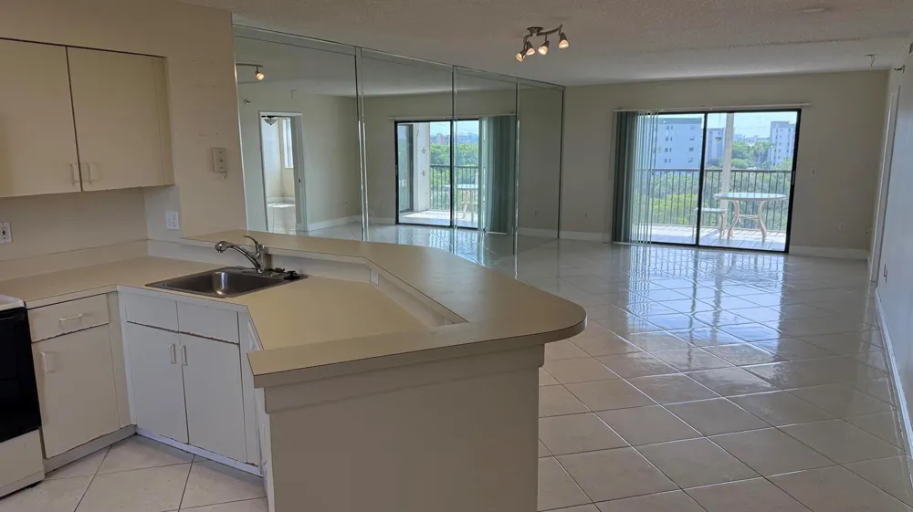 2334 S Cypress Bend Drive #802 Pompano Beach, FL 33069