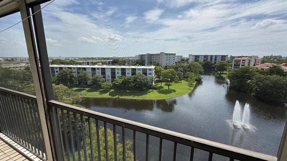 2334 S Cypress Bend Drive #802 Pompano Beach, FL 33069