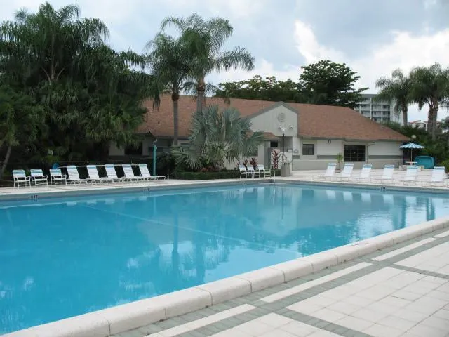 2334 S Cypress Bend Drive #802 Pompano Beach, FL 33069