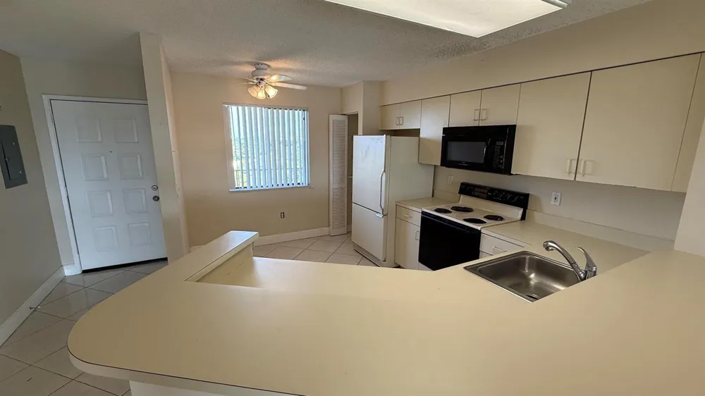 2334 S Cypress Bend Drive #802 Pompano Beach, FL 33069