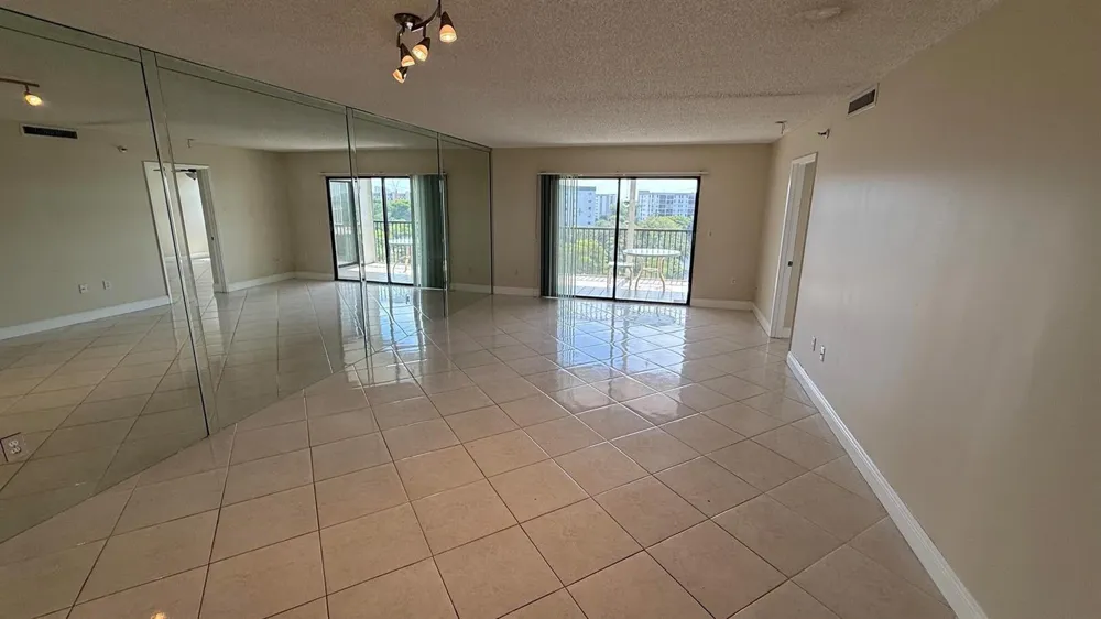 2334 S Cypress Bend Drive #802 Pompano Beach, FL 33069