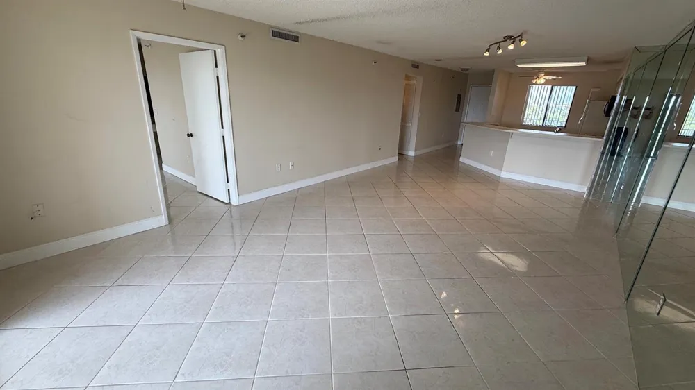 2334 S Cypress Bend Drive #802 Pompano Beach, FL 33069