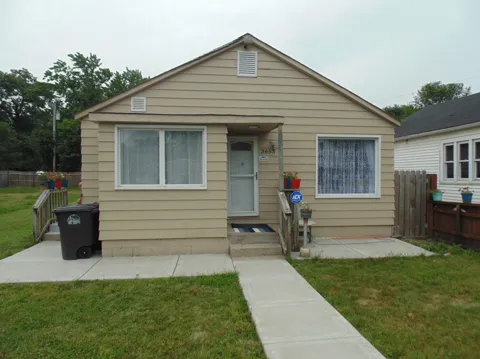 3653 Iowa Street