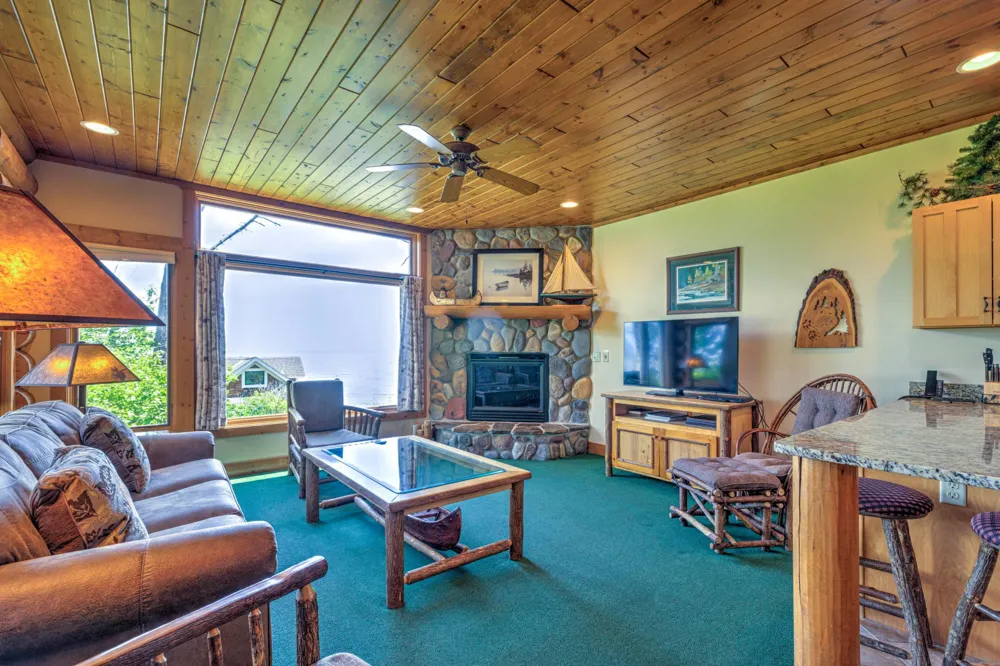 2826 Highway 61 #410A Two Harbors, MN 55616