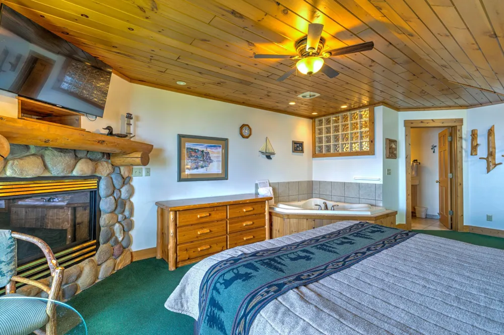 2826 Highway 61 #410A Two Harbors, MN 55616
