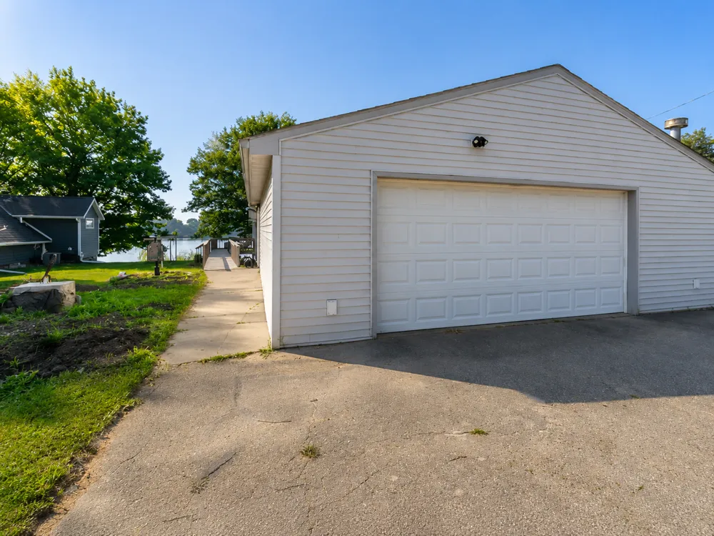 46167 Jefferson Lake Drive Cleveland, MN 56017